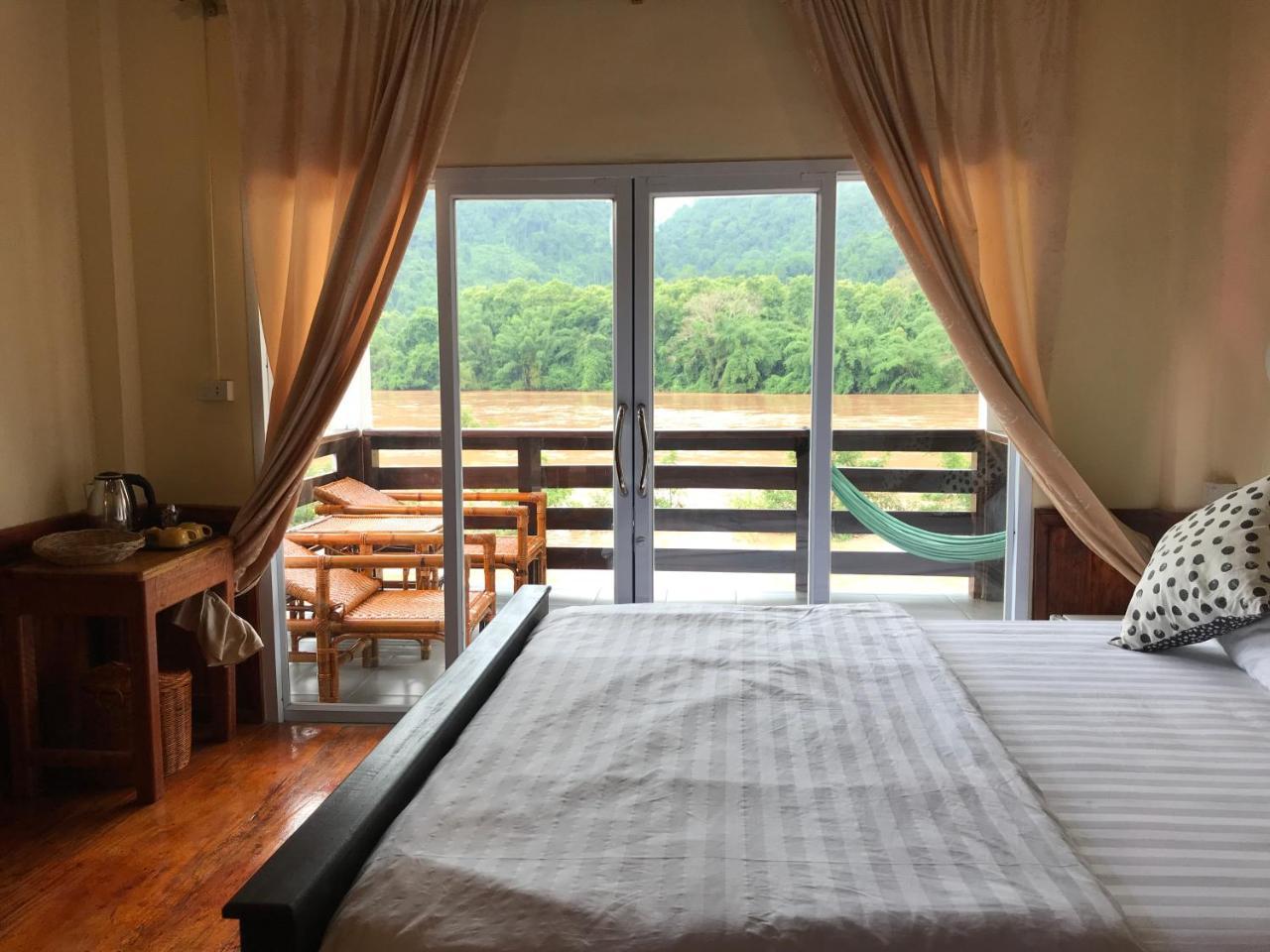 Riverview Bungalows & Gh Muang Ngoi Luaran gambar